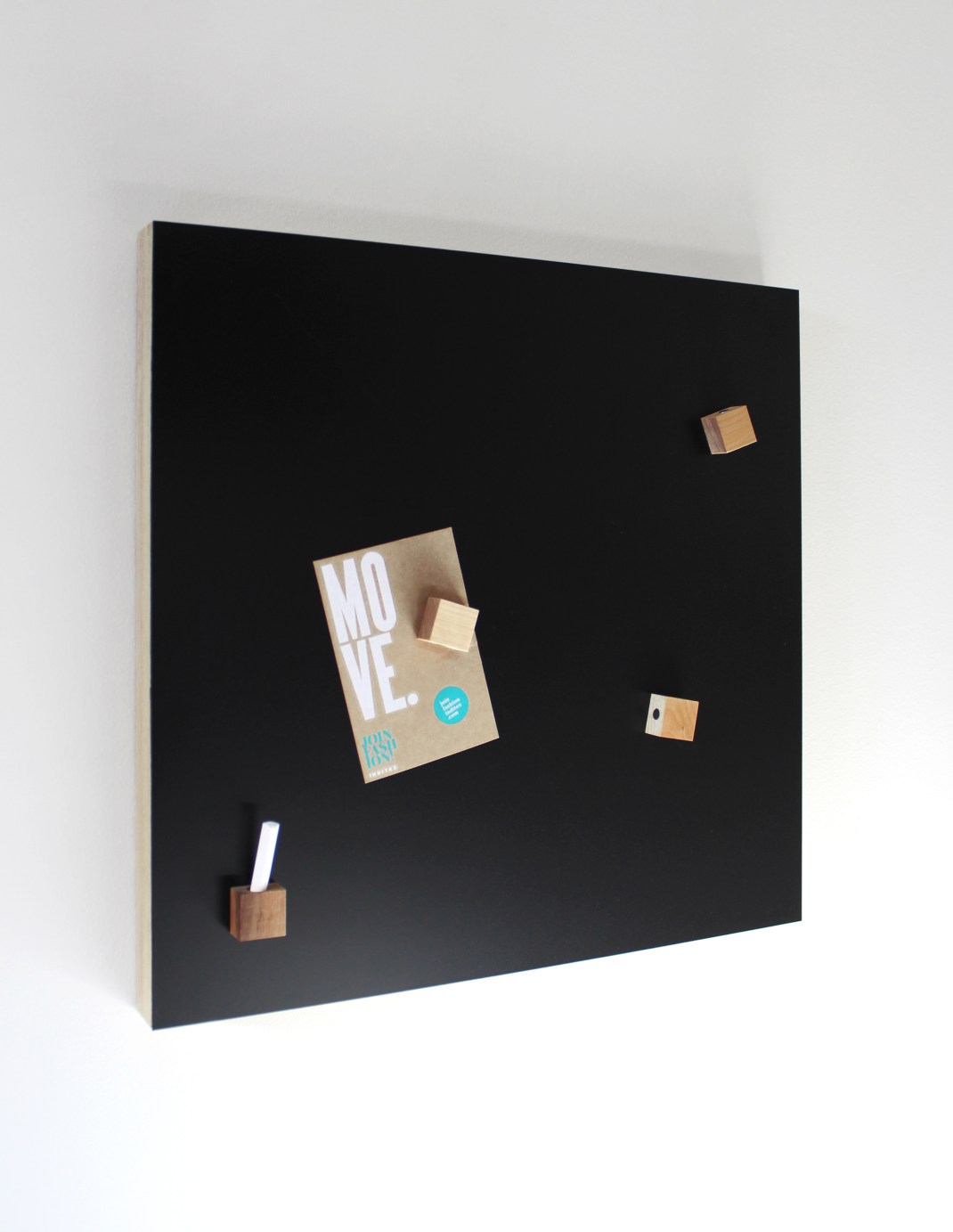 Kotona_musta_muistitaulu