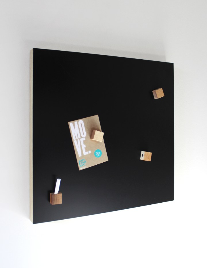 Kotona_musta_muistitaulu