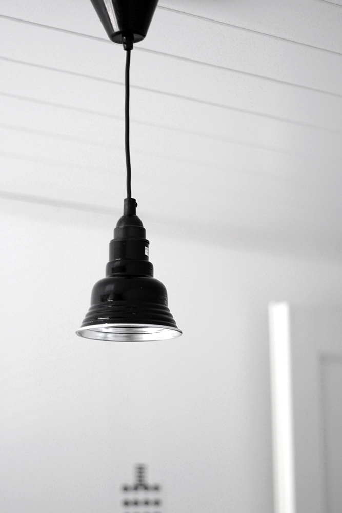 1000px_valaisin_musta