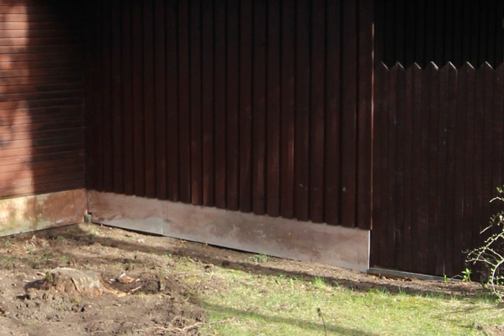 terassin_istutukset_nurkassa_ennen