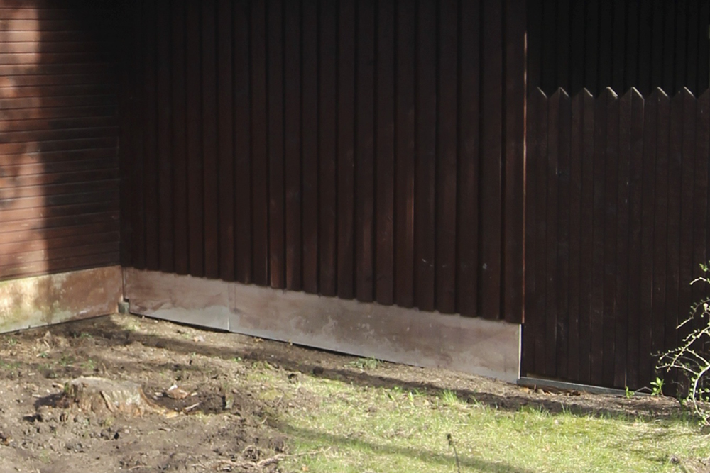 terassin_istutukset_nurkassa_ennen