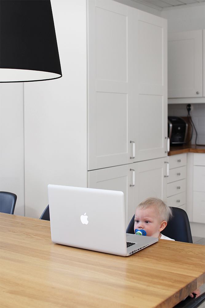 pallura_katsoo_piirrettyja